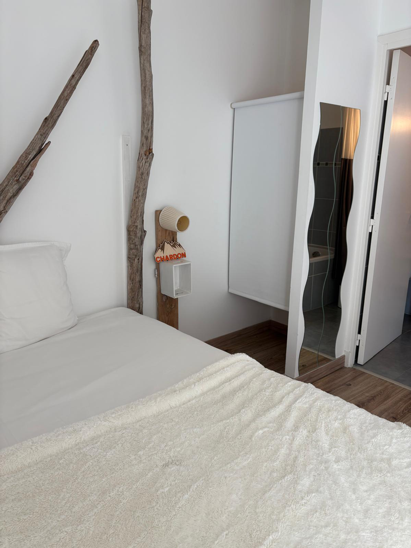 chambre-chardon-hotel-maison-de-la-tour-3