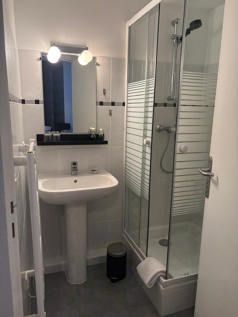 chambre-chardon-hotel-maison-de-la-tour-5